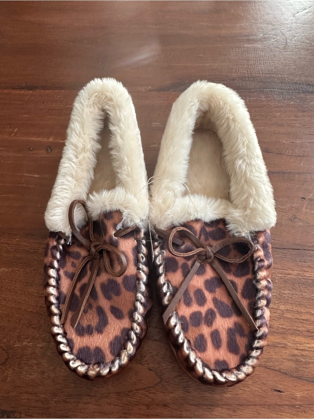 JCREW Faux Fur-Lined Leopard Print Moccasin Slippers Bow Shoe Size 9